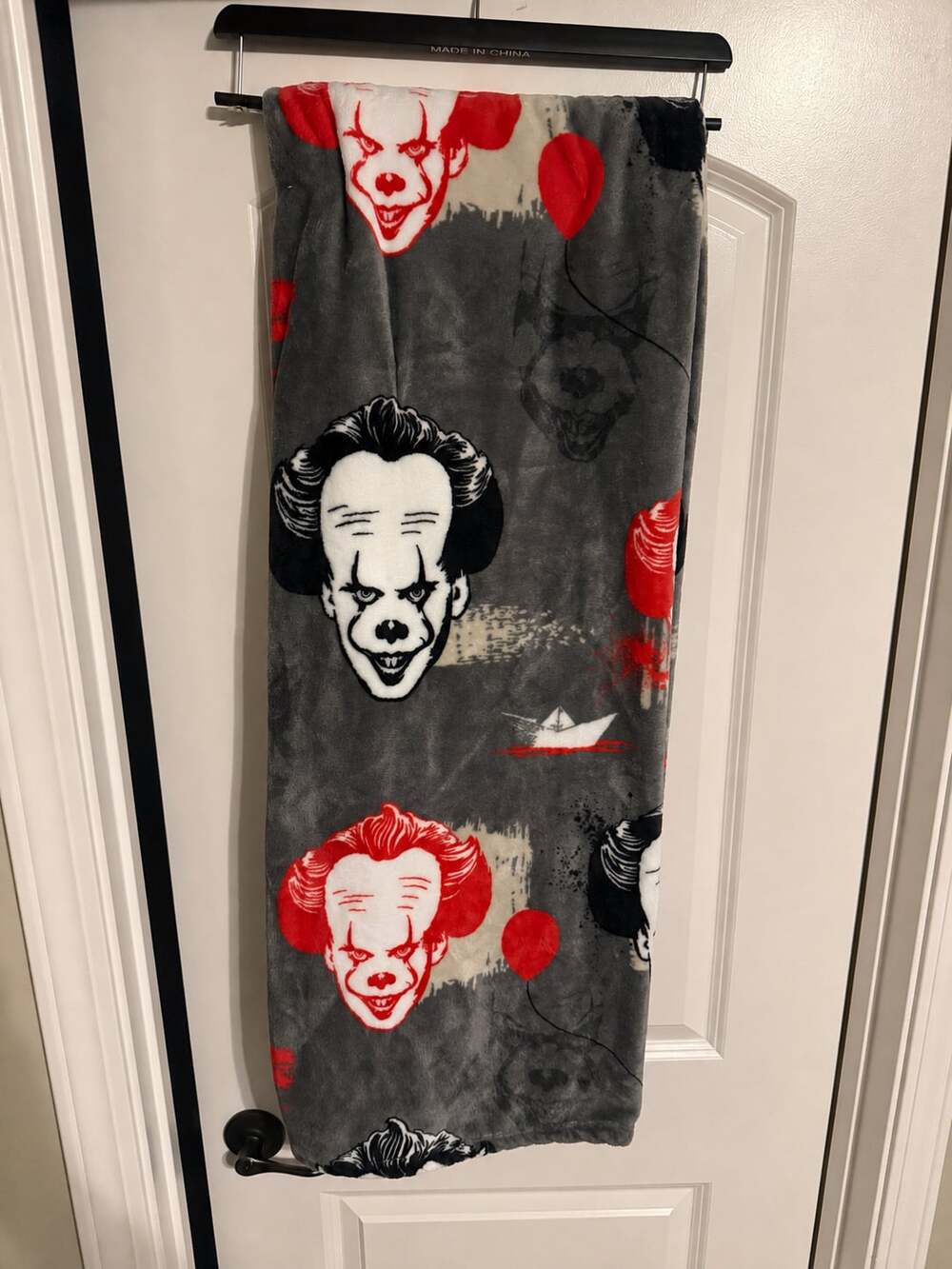 Warner Bros. IT Pennywise Soft Plush Throw Blanket 50x70